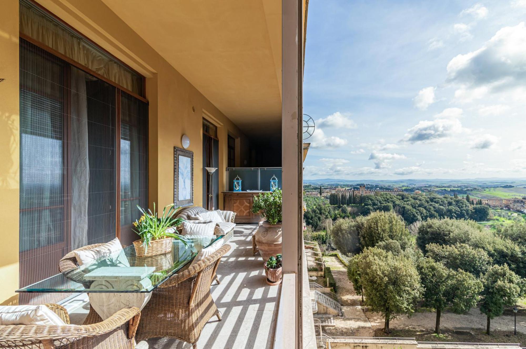 Porta Tufi Luxury Apartment With Private Parking! Siena Exterior foto